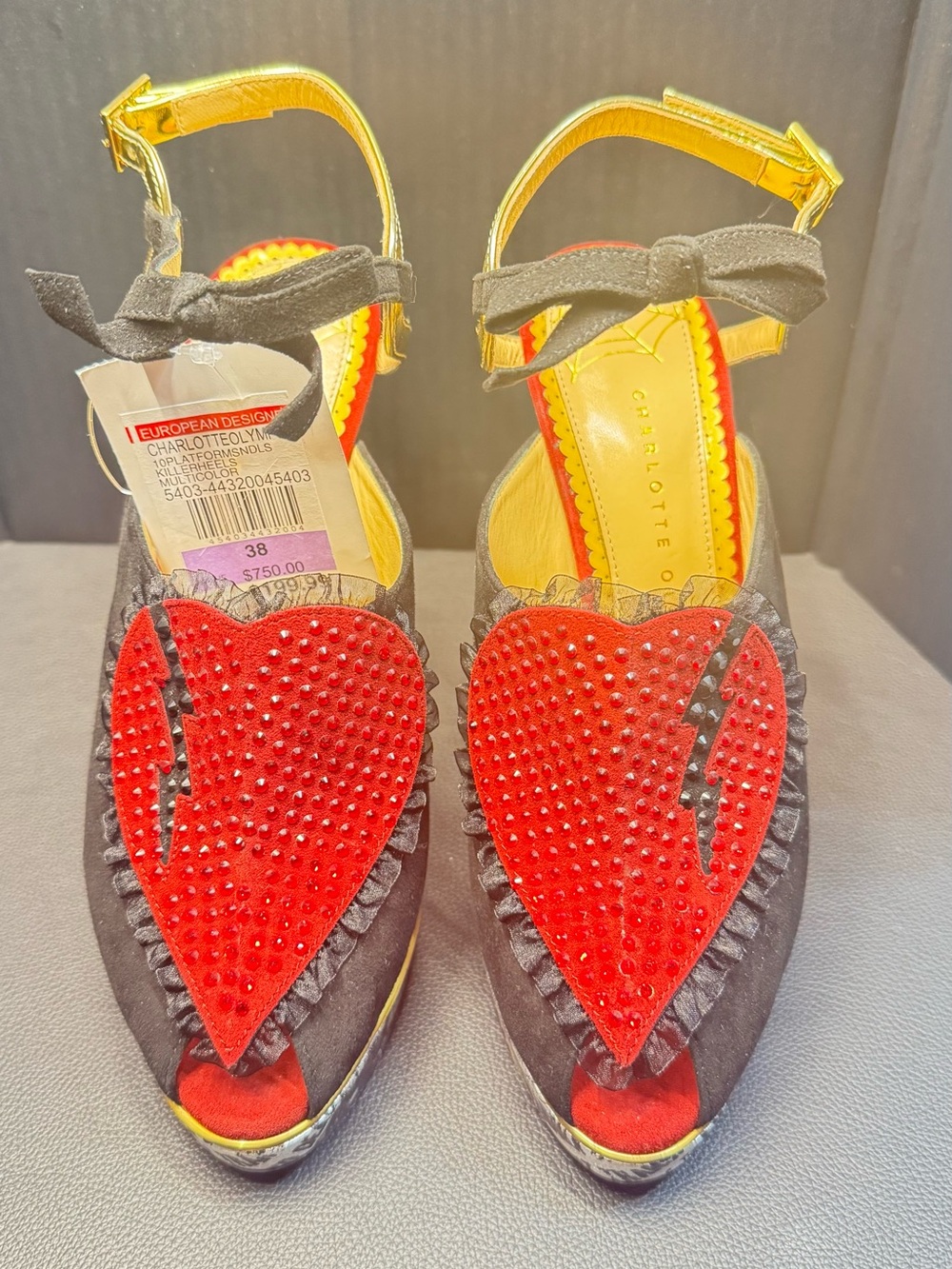 Vero Cuoio Black and Red Heart-Embellished Women's Heels